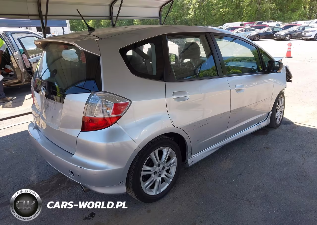 2011 Honda Fit Sport VIN:JHMGE8H54BC000839 - 4
