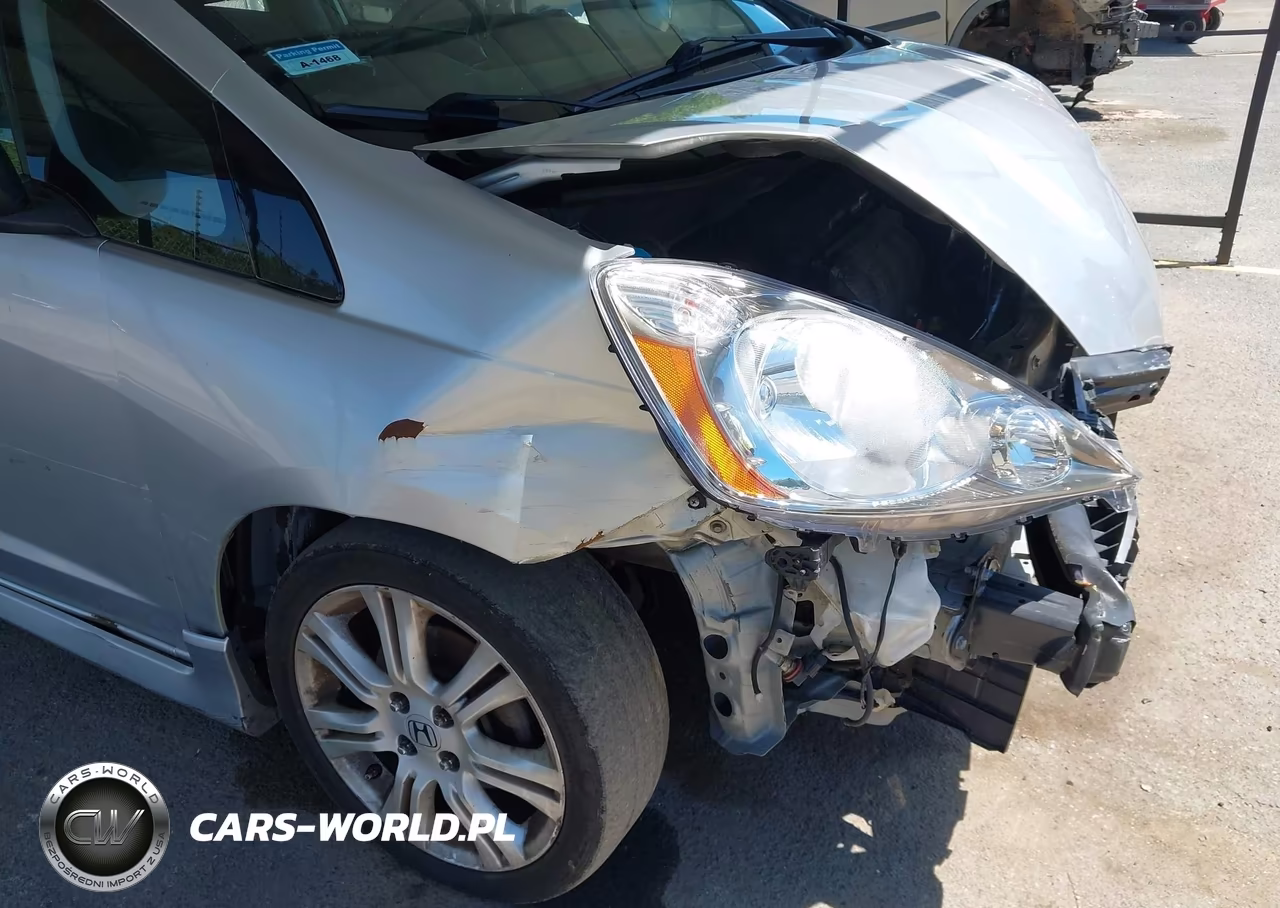 2011 Honda Fit Sport VIN:JHMGE8H54BC000839 - 6