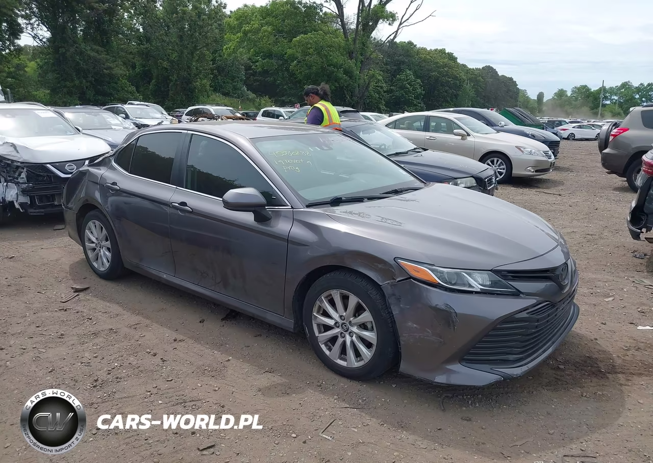 2019 Toyota Camry Le – zdjęcie 1 z 17