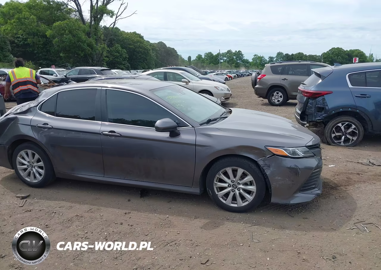 2019 Toyota Camry Le VIN:4T1B11HK9KU756032 - 13