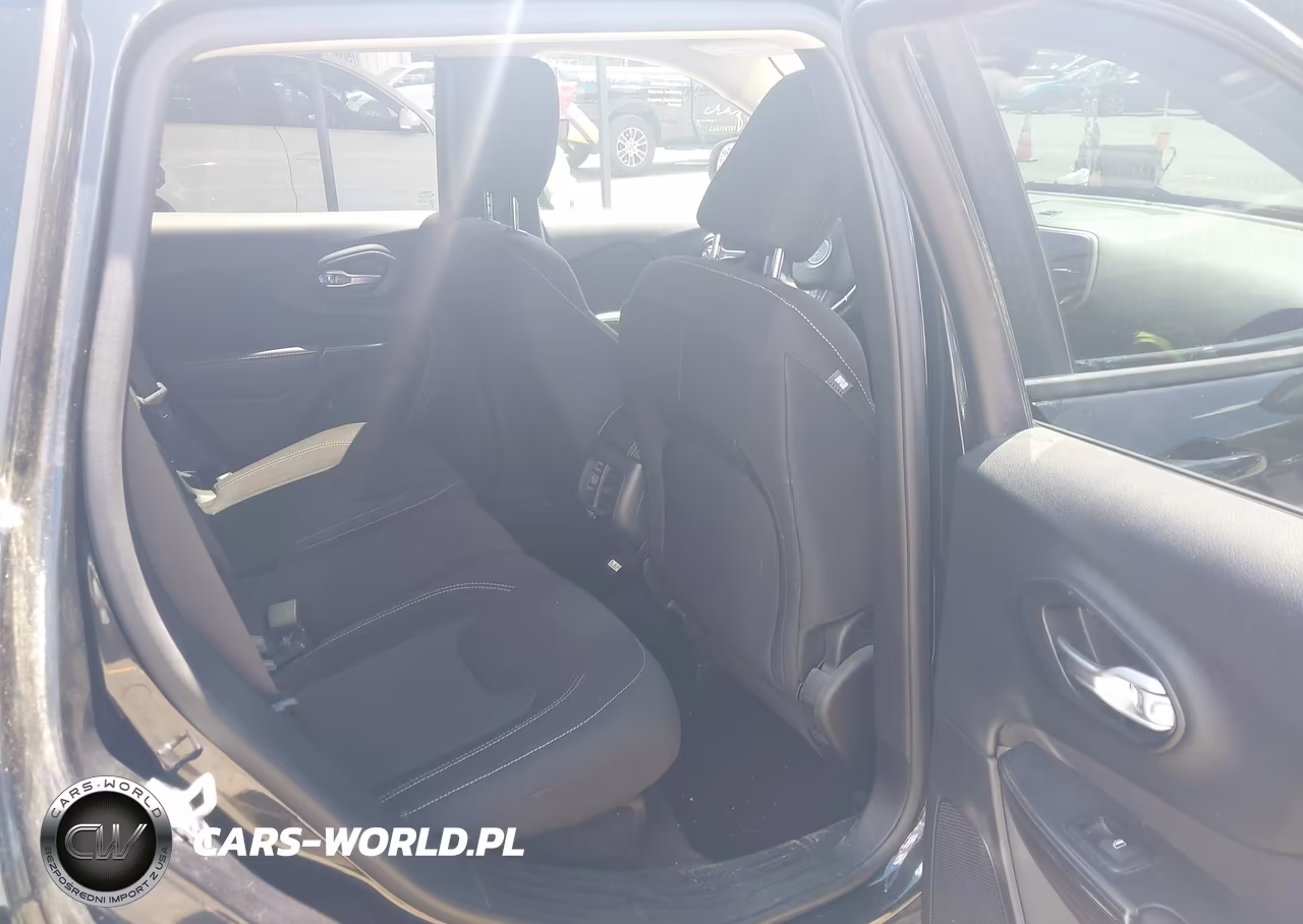 2016 Jeep Cherokee Altitude VIN:1C4PJMCB1GW119442 - 8