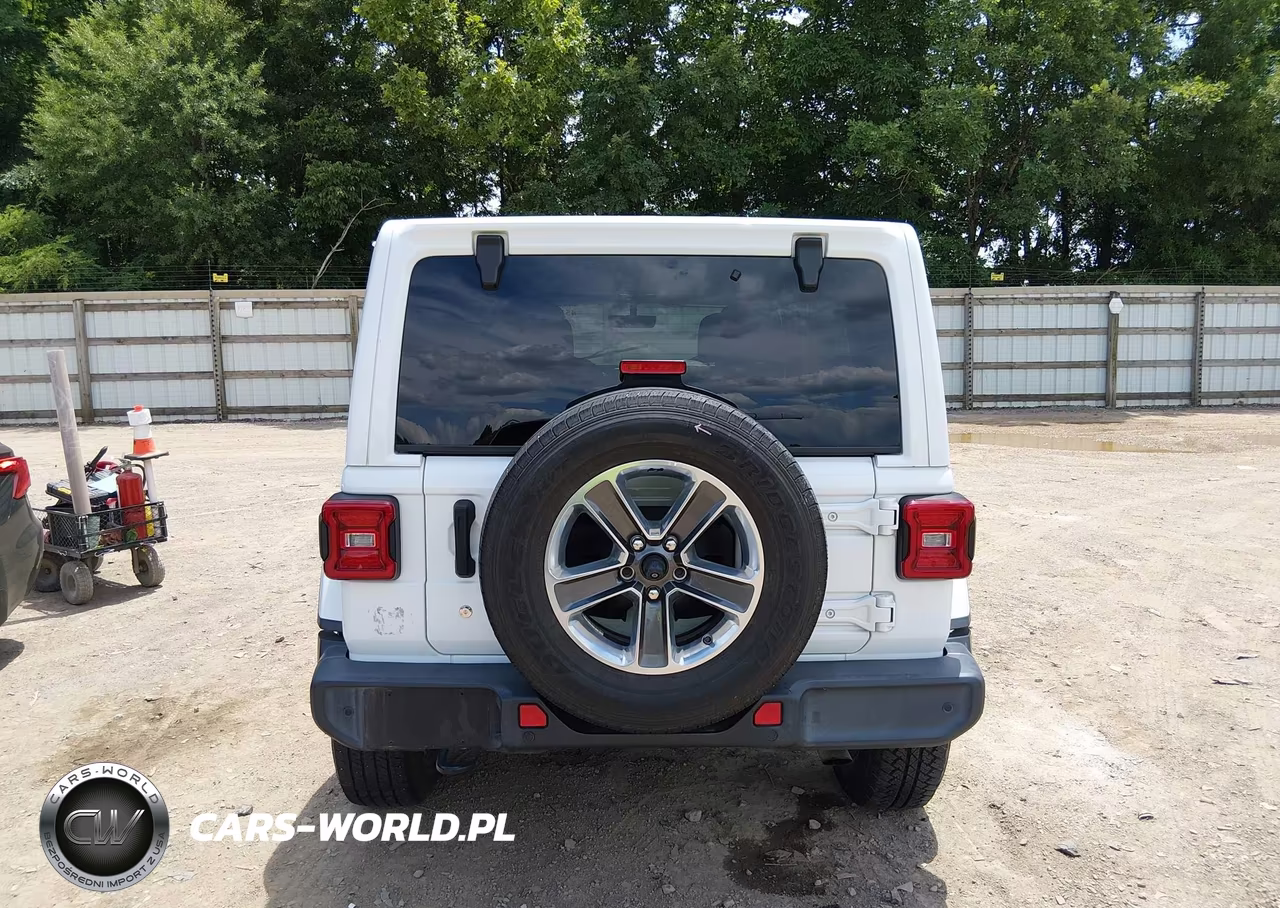 2019 Jeep Wrangler Unlimited Sahara 4X4 VIN:1C4HJXEG8KW501782 - 16