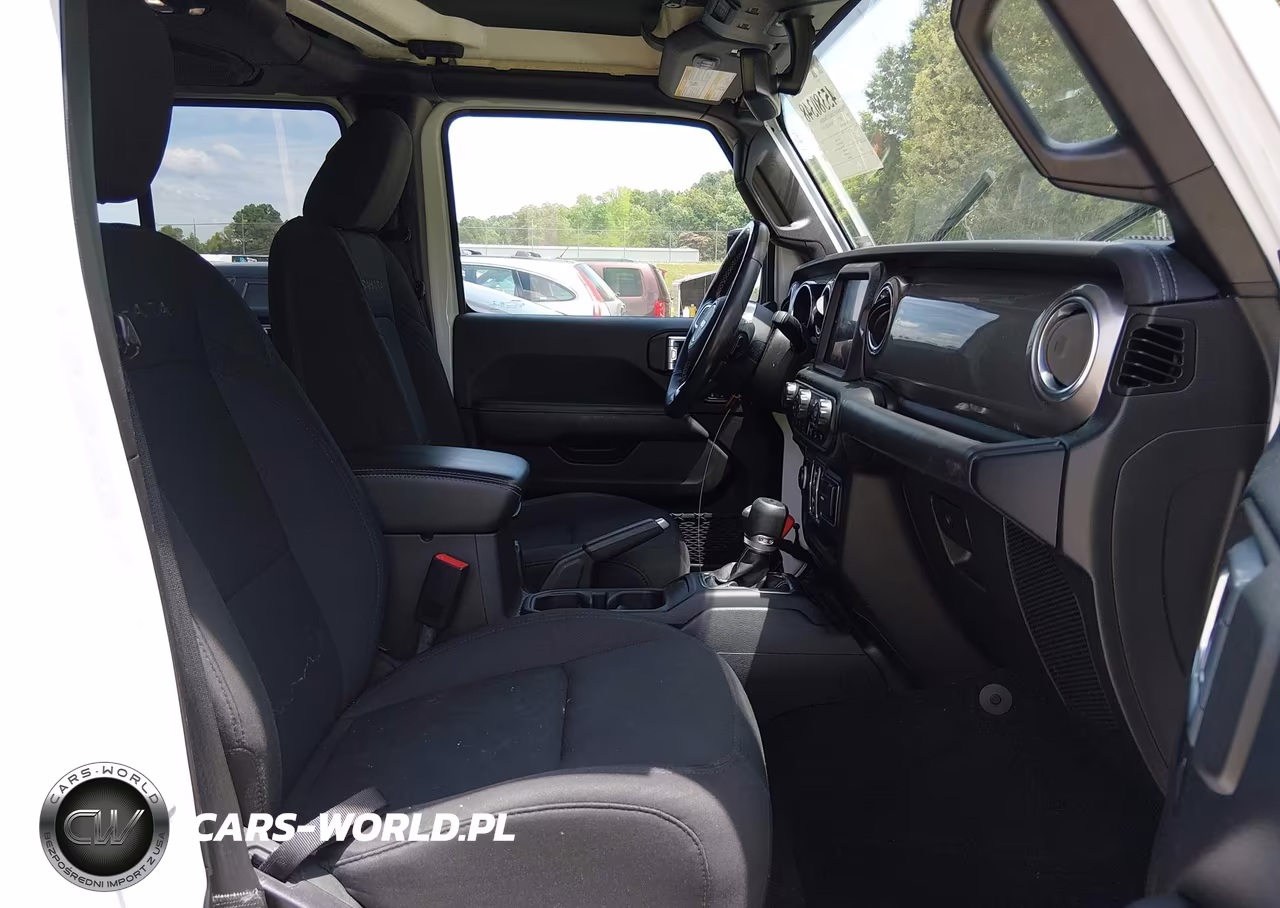 2019 Jeep Wrangler Unlimited Sahara 4X4 VIN:1C4HJXEG8KW501782 - 5