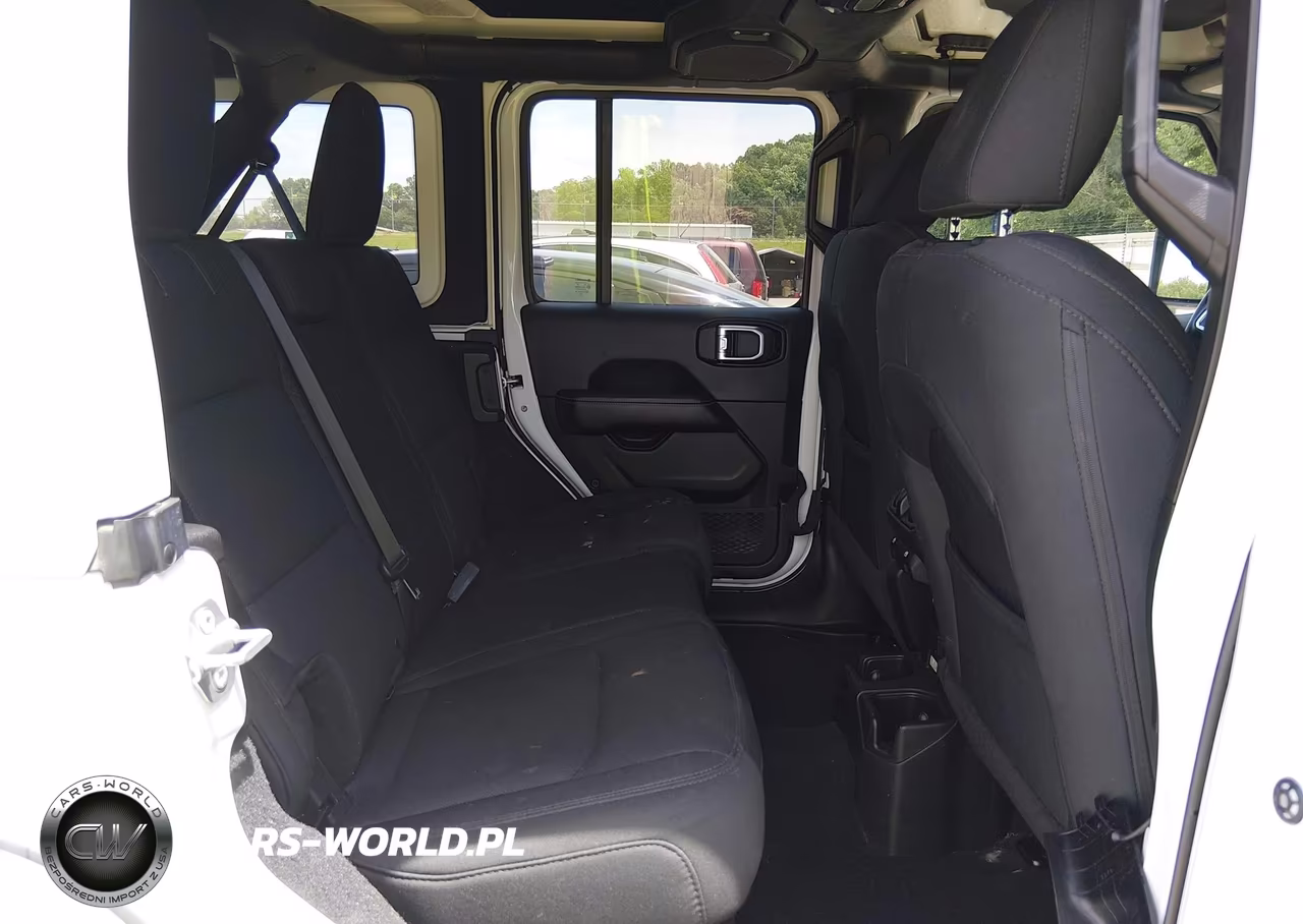 2019 Jeep Wrangler Unlimited Sahara 4X4 VIN:1C4HJXEG8KW501782 - 8