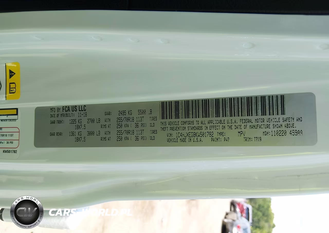2019 Jeep Wrangler Unlimited Sahara 4X4 VIN:1C4HJXEG8KW501782 - 9
