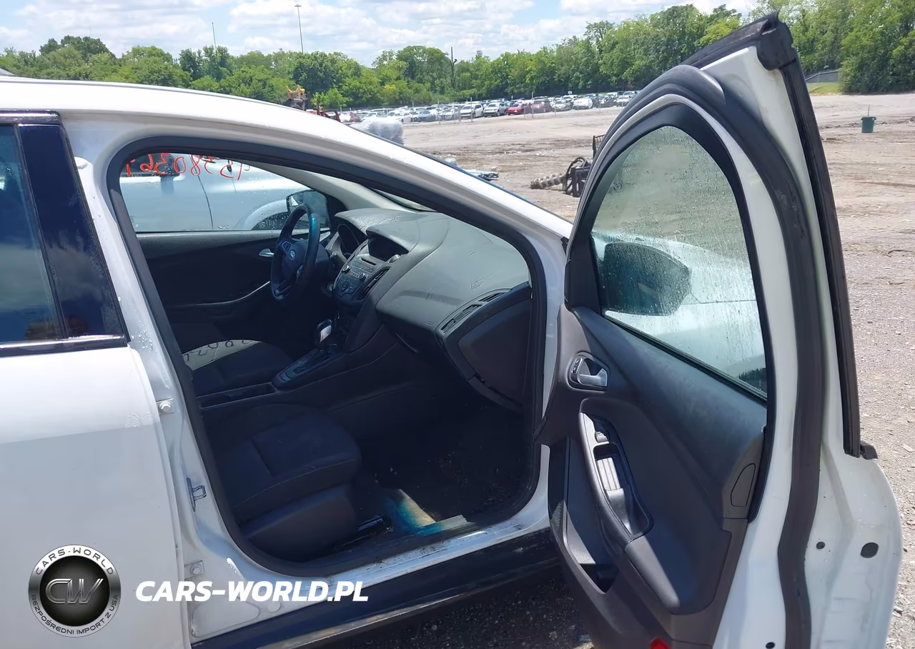 2017 Ford Focus Se VIN:1FADP3K25HL267387 - 5