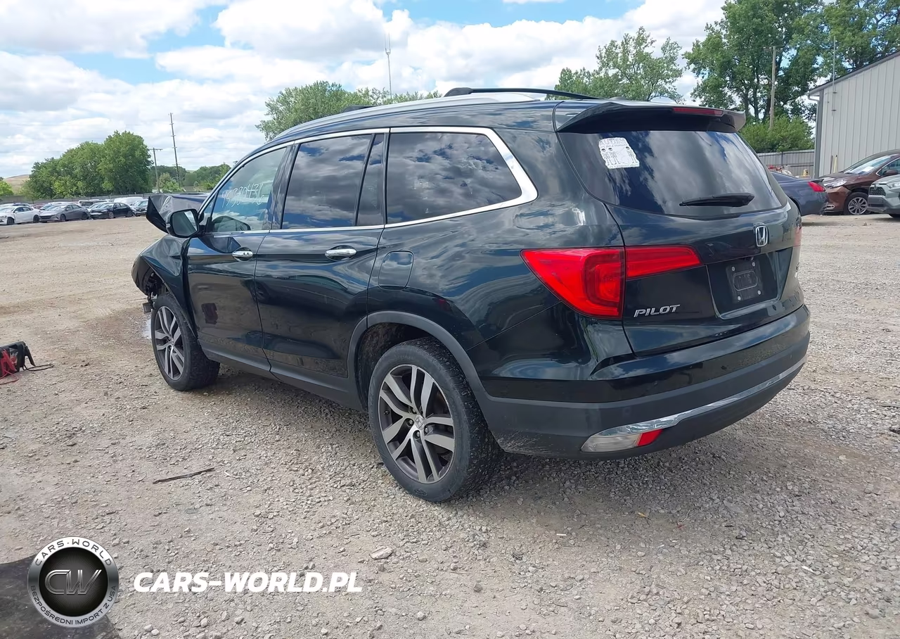 2017 Honda Pilot Touring VIN:5FNYF6H94HB041946 - 3