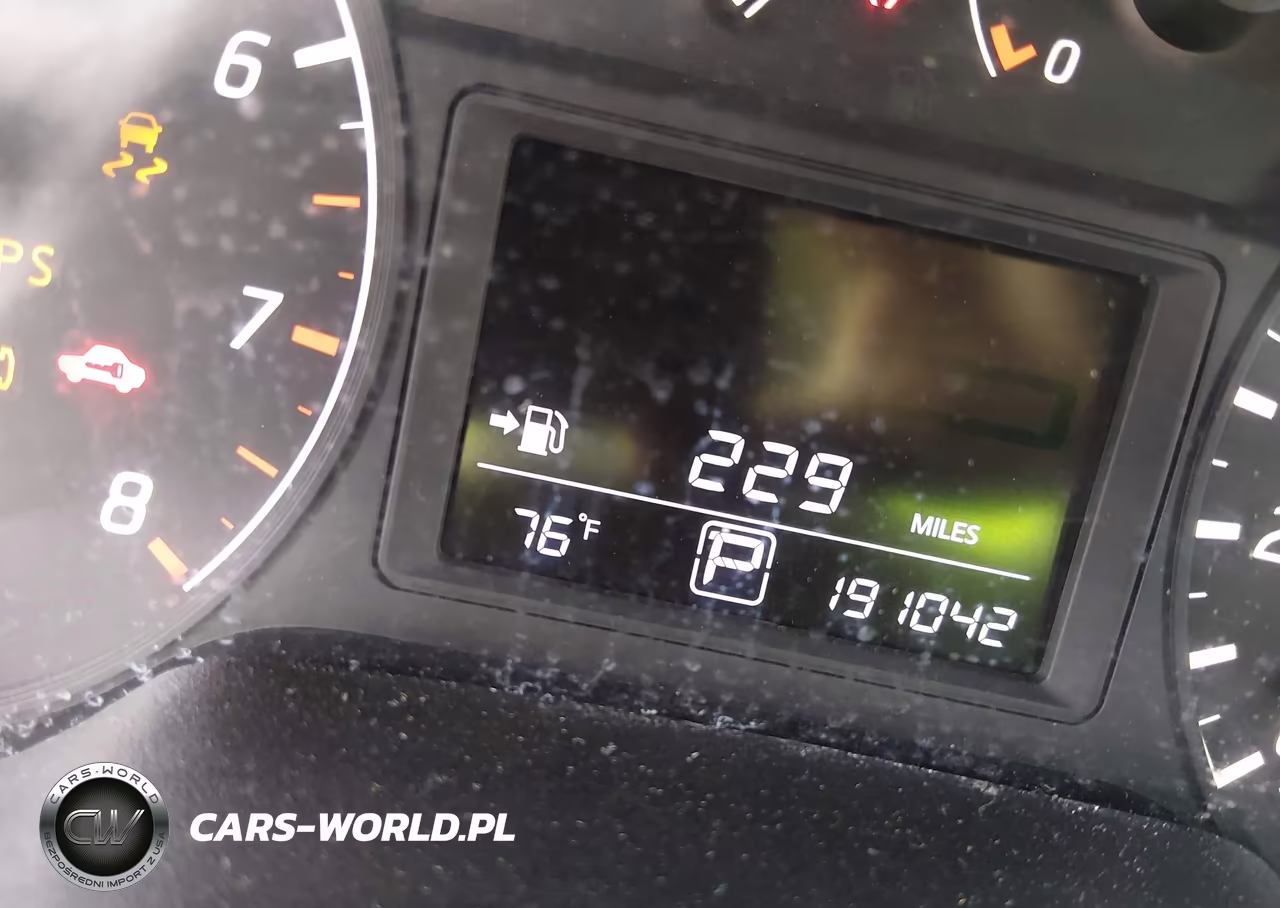 2015 Nissan Sentra S VIN:3N1AB7AP8FY344678 - 15