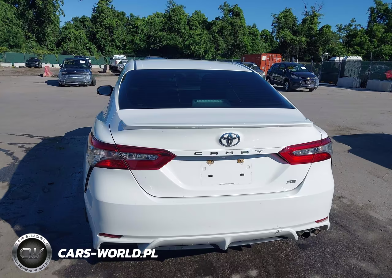 2018 Toyota Camry Se VIN:4T1B11HK6JU630354 - 17