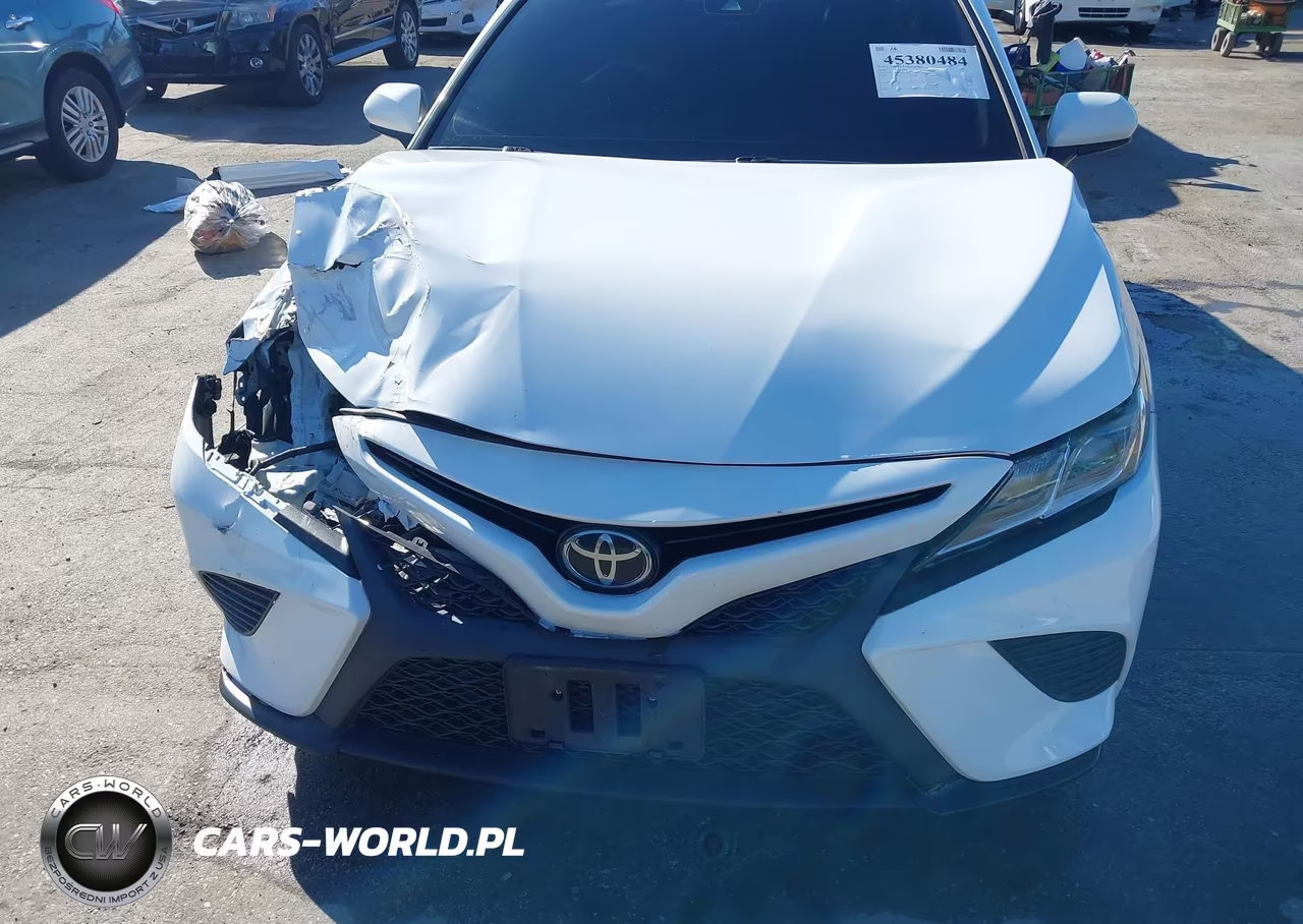 2018 Toyota Camry Se VIN:4T1B11HK6JU630354 - 18