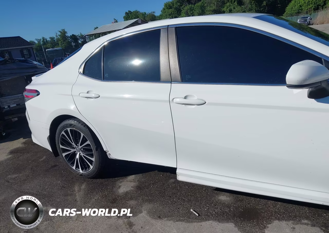 2018 Toyota Camry Se VIN:4T1B11HK6JU630354 - 19