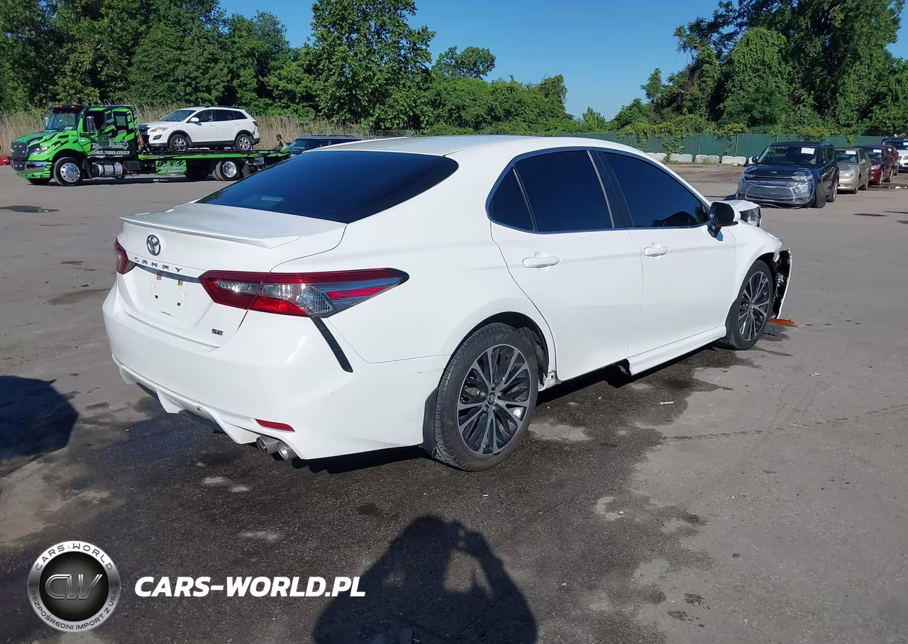 2018 Toyota Camry Se VIN:4T1B11HK6JU630354 - 4