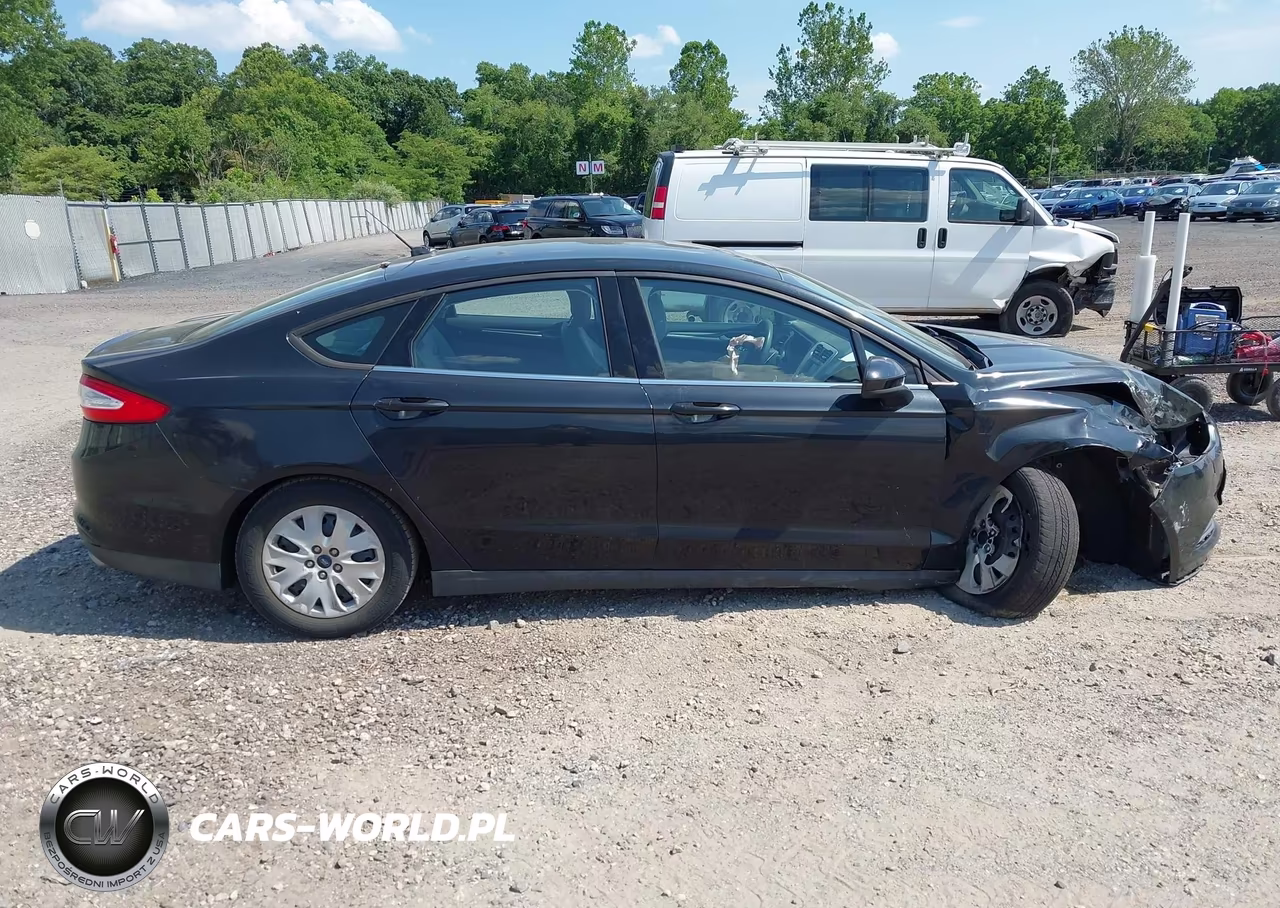 2013 Ford Fusion S VIN:3FA6P0G70DR354976 - 13