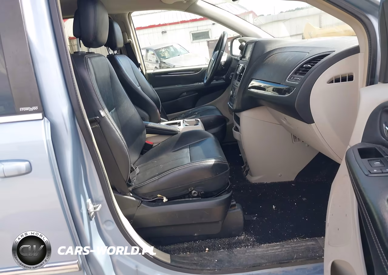 2013 Chrysler Town & Country Touring VIN:2C4RC1BG8DR708930 - 5