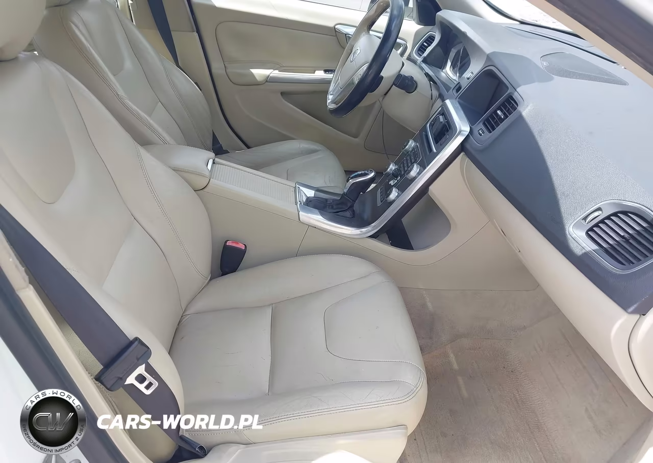2015 Volvo S60 T5 Platinum VIN:YV140MFM1F1355727 - 5