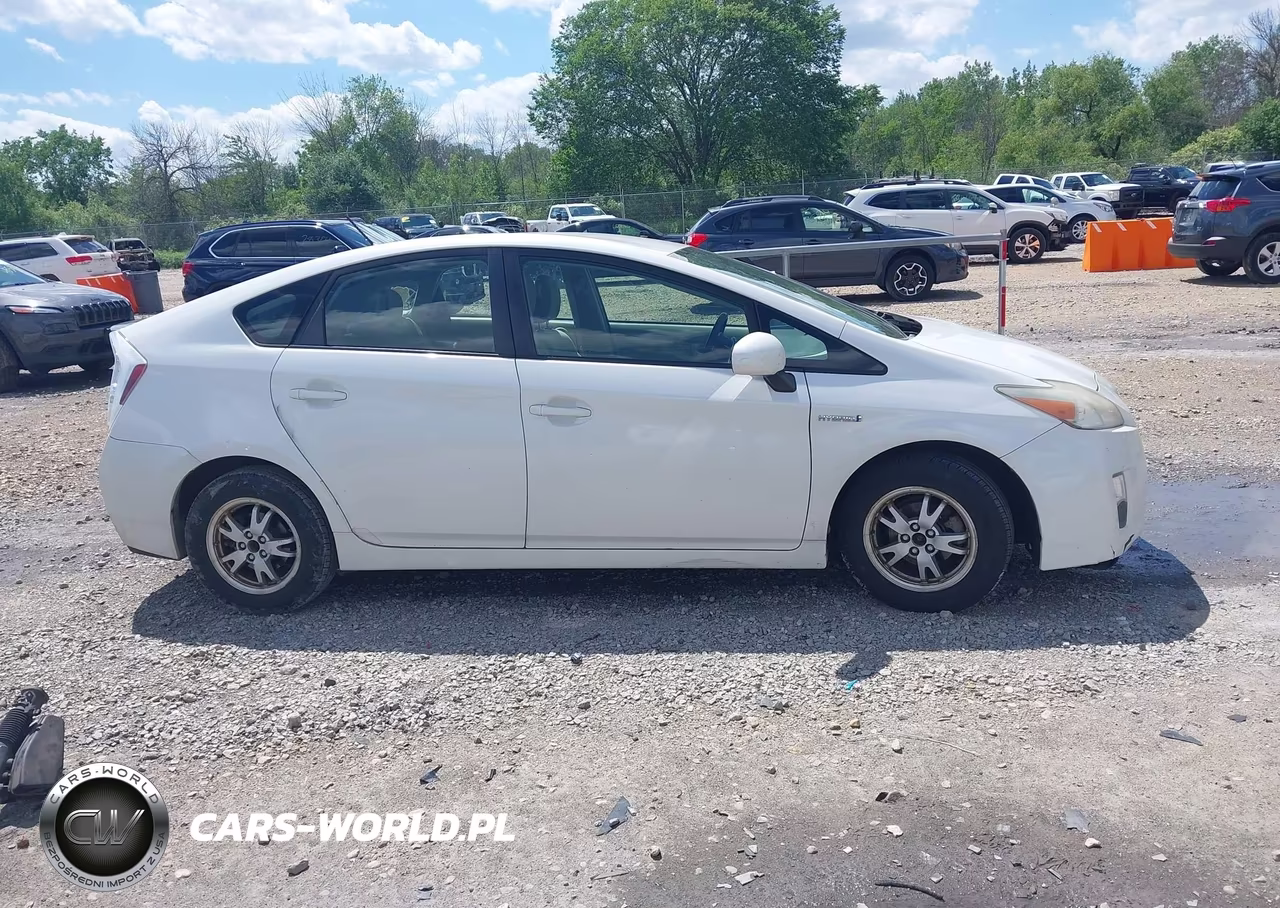 2011 Toyota Prius Three VIN:JTDKN3DU8B0320372 - 14