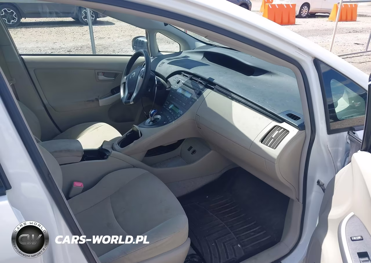 2011 Toyota Prius Three VIN:JTDKN3DU8B0320372 - 5
