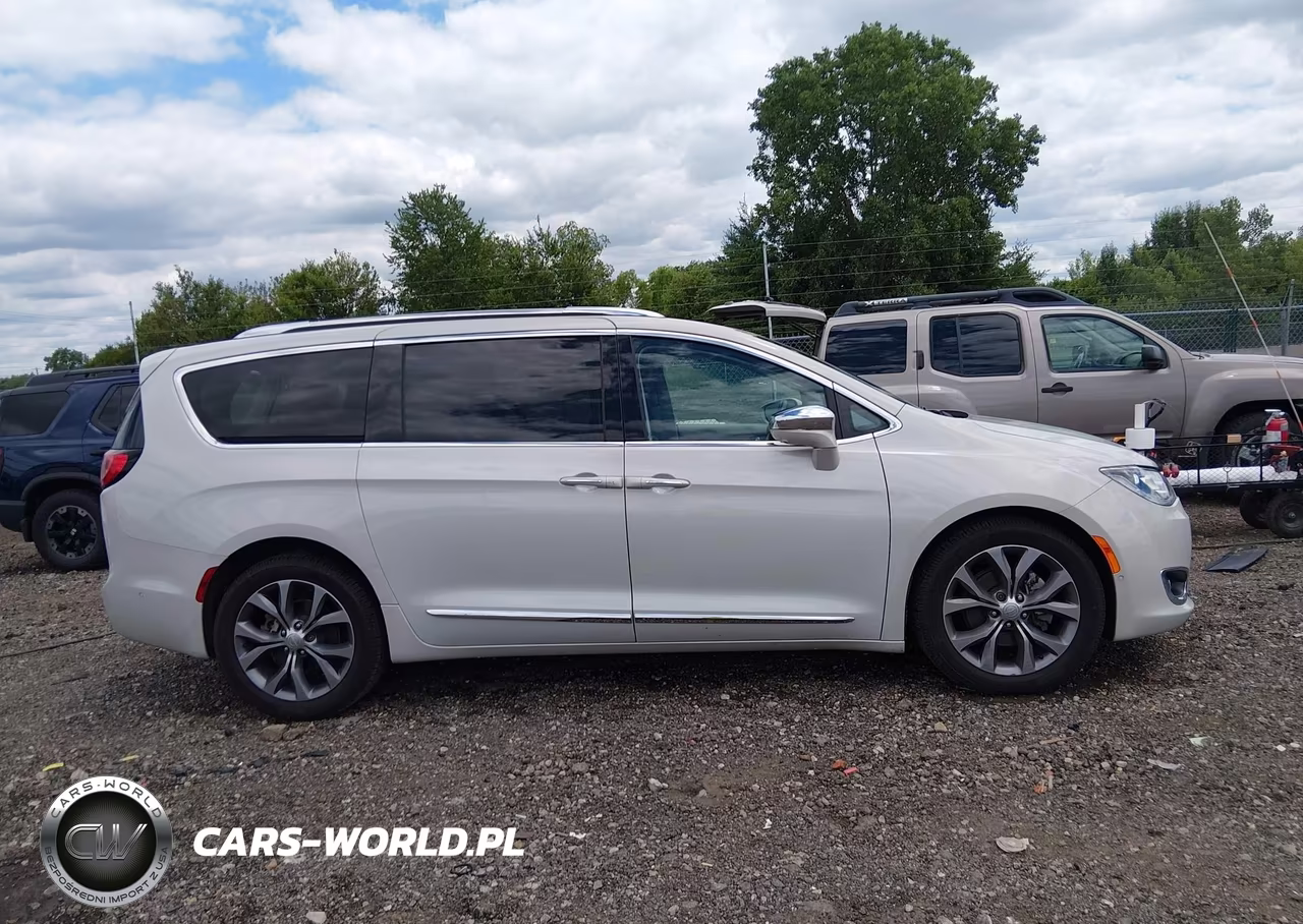 2020 Chrysler Pacifica Limited VIN:2C4RC1GG2LR140830 - 13