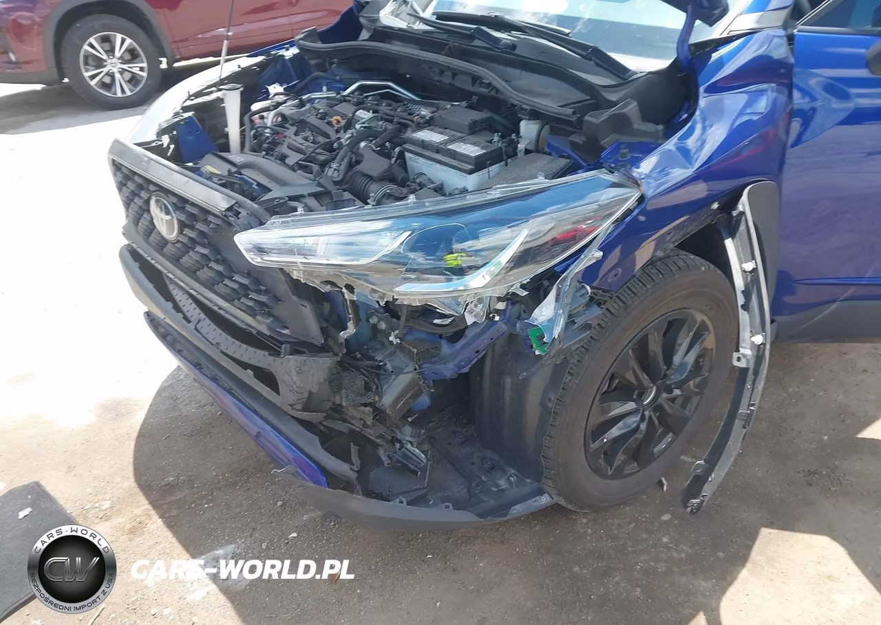 2022 Toyota Corolla Cross Le VIN:7MUBAABG8NV002465 - 12