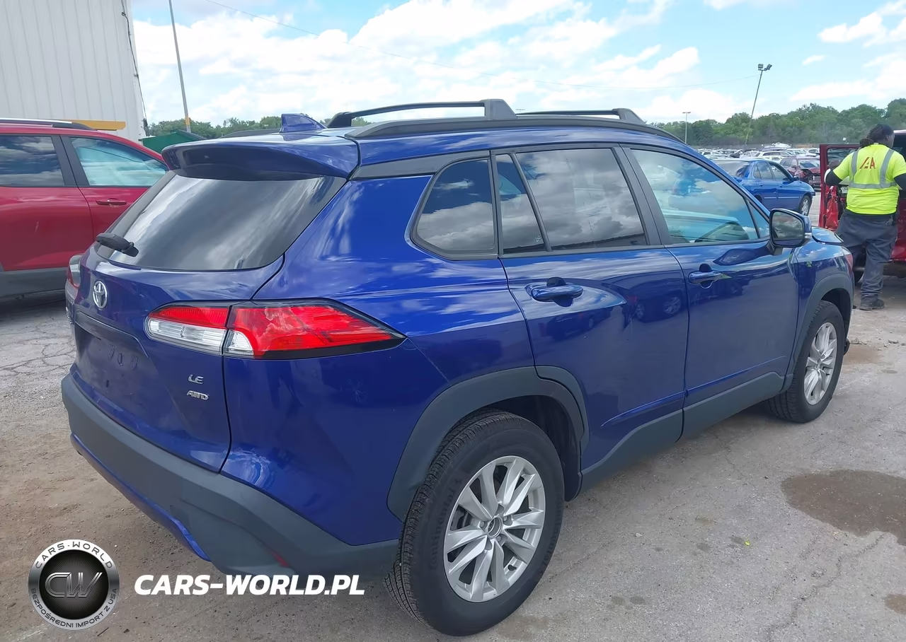 2022 Toyota Corolla Cross Le VIN:7MUBAABG8NV002465 - 4