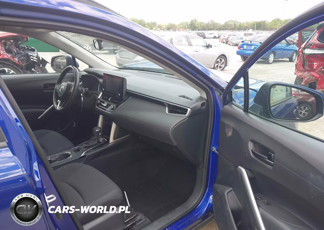 2022 Toyota Corolla Cross Le VIN:7MUBAABG8NV002465 - 5