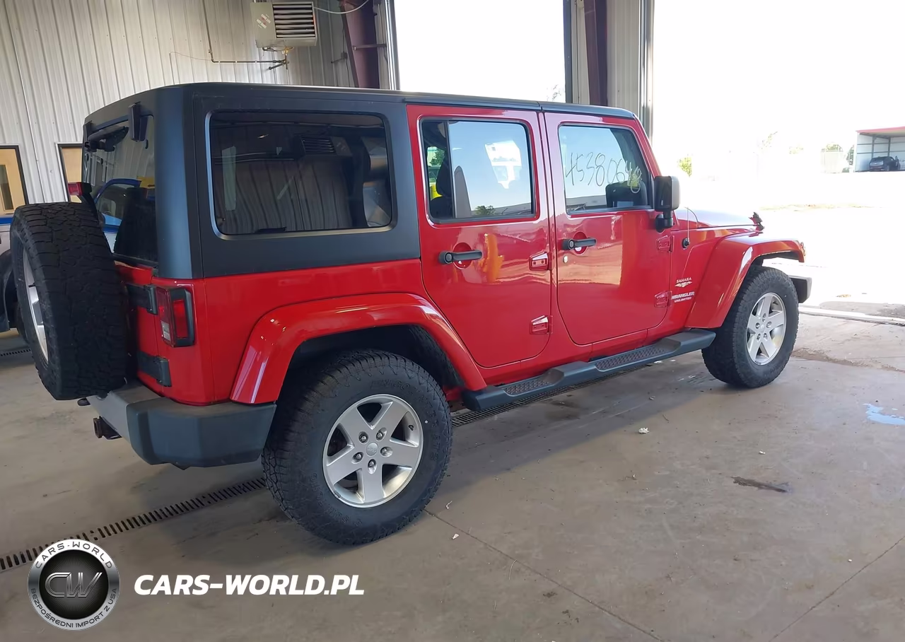 2012 Jeep Wrangler Unlimited Sahara VIN:1C4BJWEG8CL164047 - 4