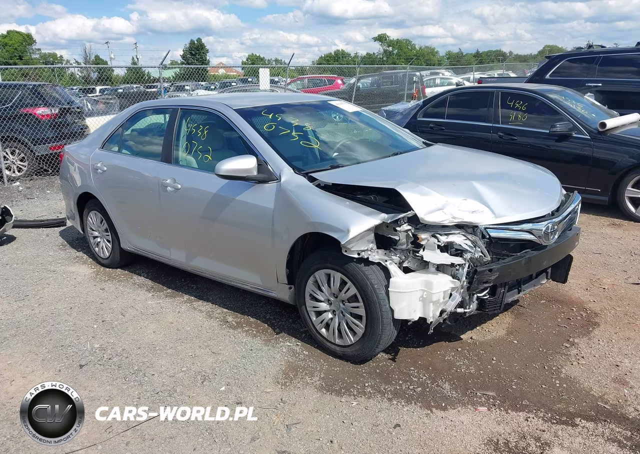 2012 Toyota Camry Le – zdjęcie 1 z 15
