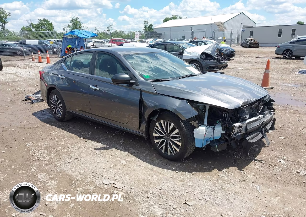 NISSAN ALTIMA – zdjęcie 1 z 16