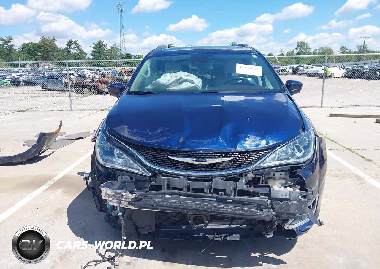 2020 Chrysler Pacifica Touring L Plus VIN:2C4RC1EG2LR251042 - 13