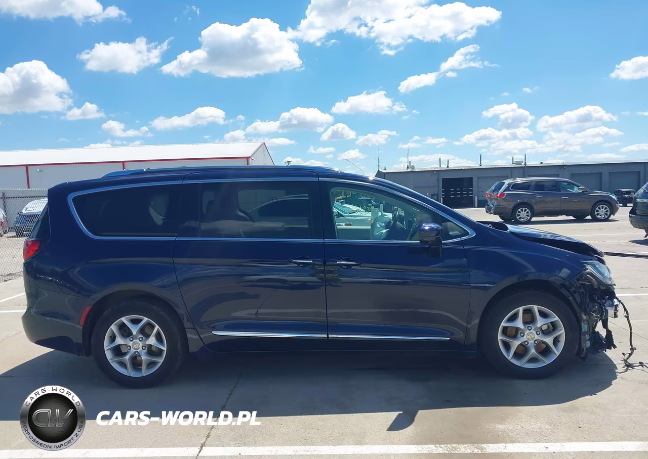 2020 Chrysler Pacifica Touring L Plus VIN:2C4RC1EG2LR251042 - 14