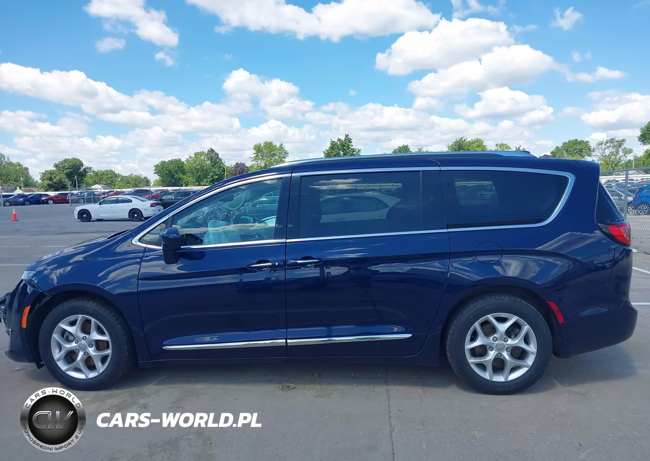 2020 Chrysler Pacifica Touring L Plus VIN:2C4RC1EG2LR251042 - 15