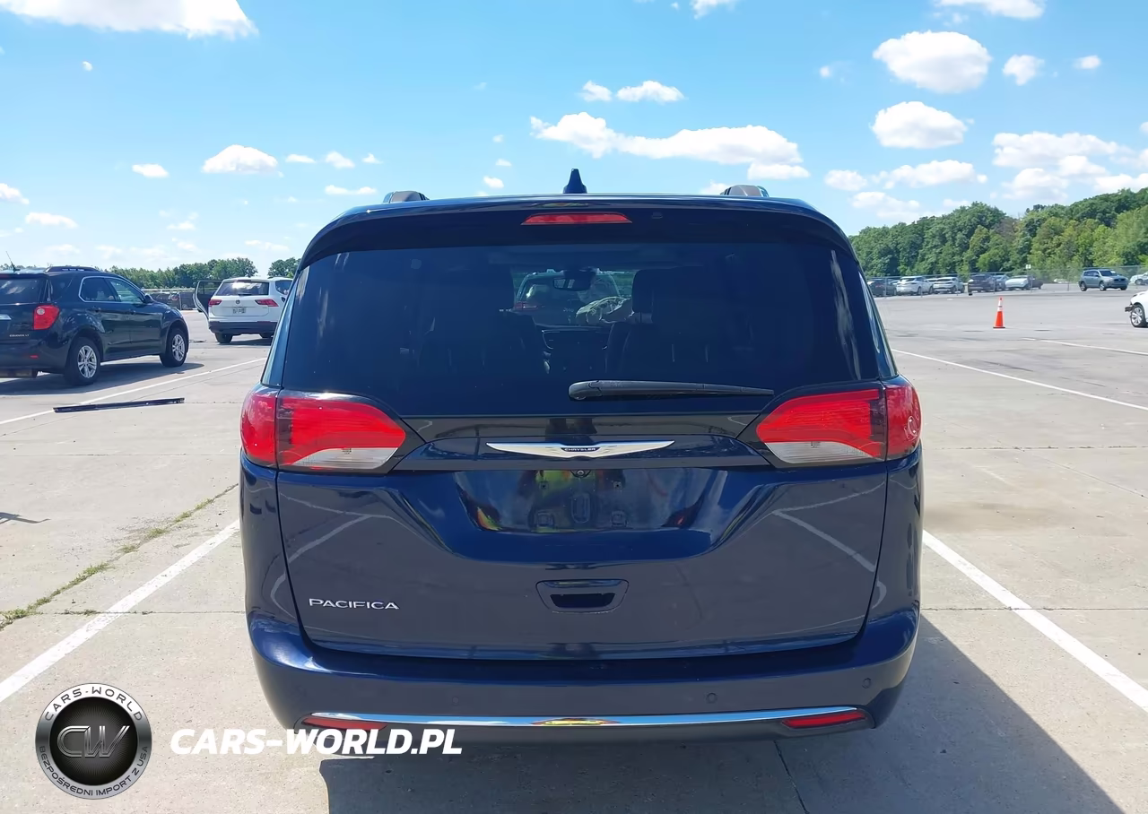 2020 Chrysler Pacifica Touring L Plus VIN:2C4RC1EG2LR251042 - 17