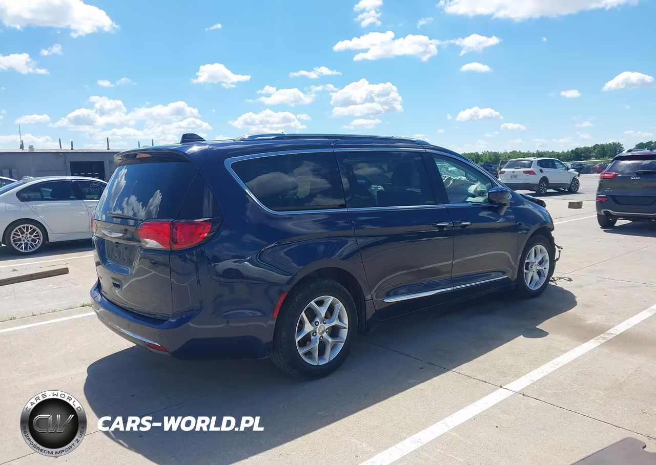2020 Chrysler Pacifica Touring L Plus VIN:2C4RC1EG2LR251042 - 4