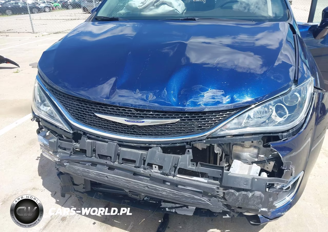 2020 Chrysler Pacifica Touring L Plus VIN:2C4RC1EG2LR251042 - 6