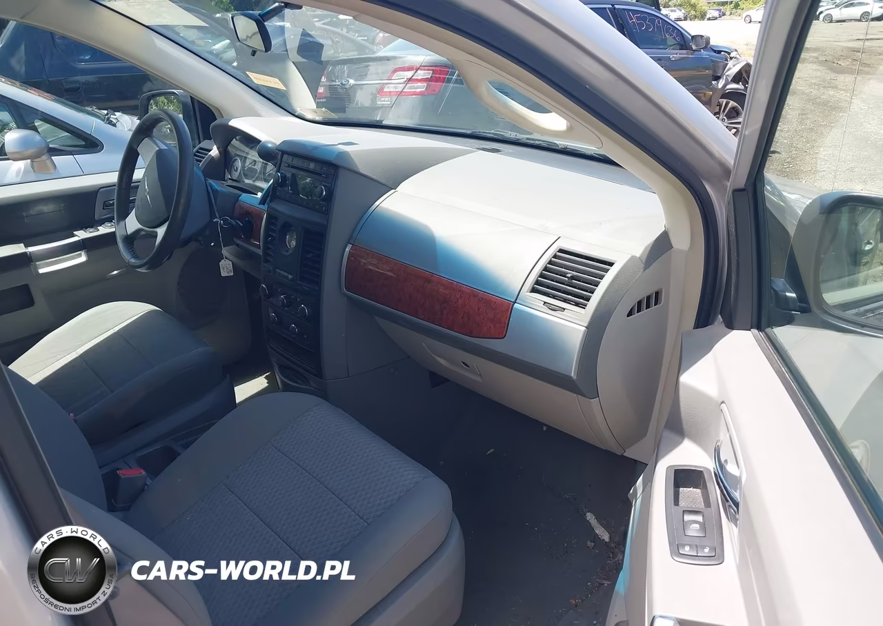 2008 Chrysler Town & Country Touring VIN:2A8HR54P78R842793 - 5