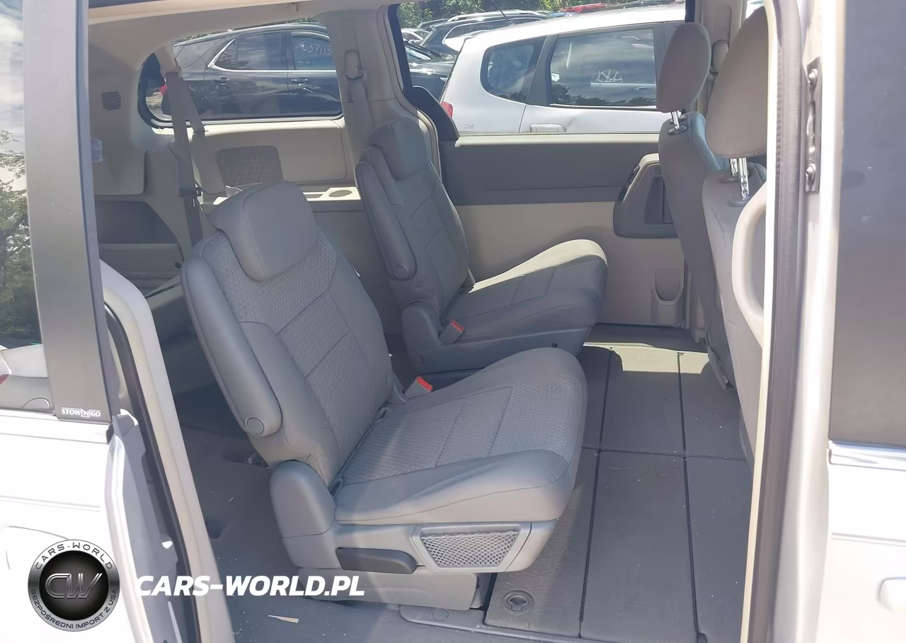 2008 Chrysler Town & Country Touring VIN:2A8HR54P78R842793 - 8
