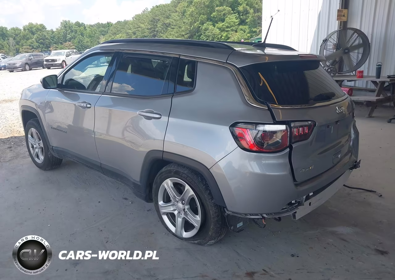 2023 Jeep Compass Latitude 4X4 VIN:3C4NJDBN0PT533241 - 3