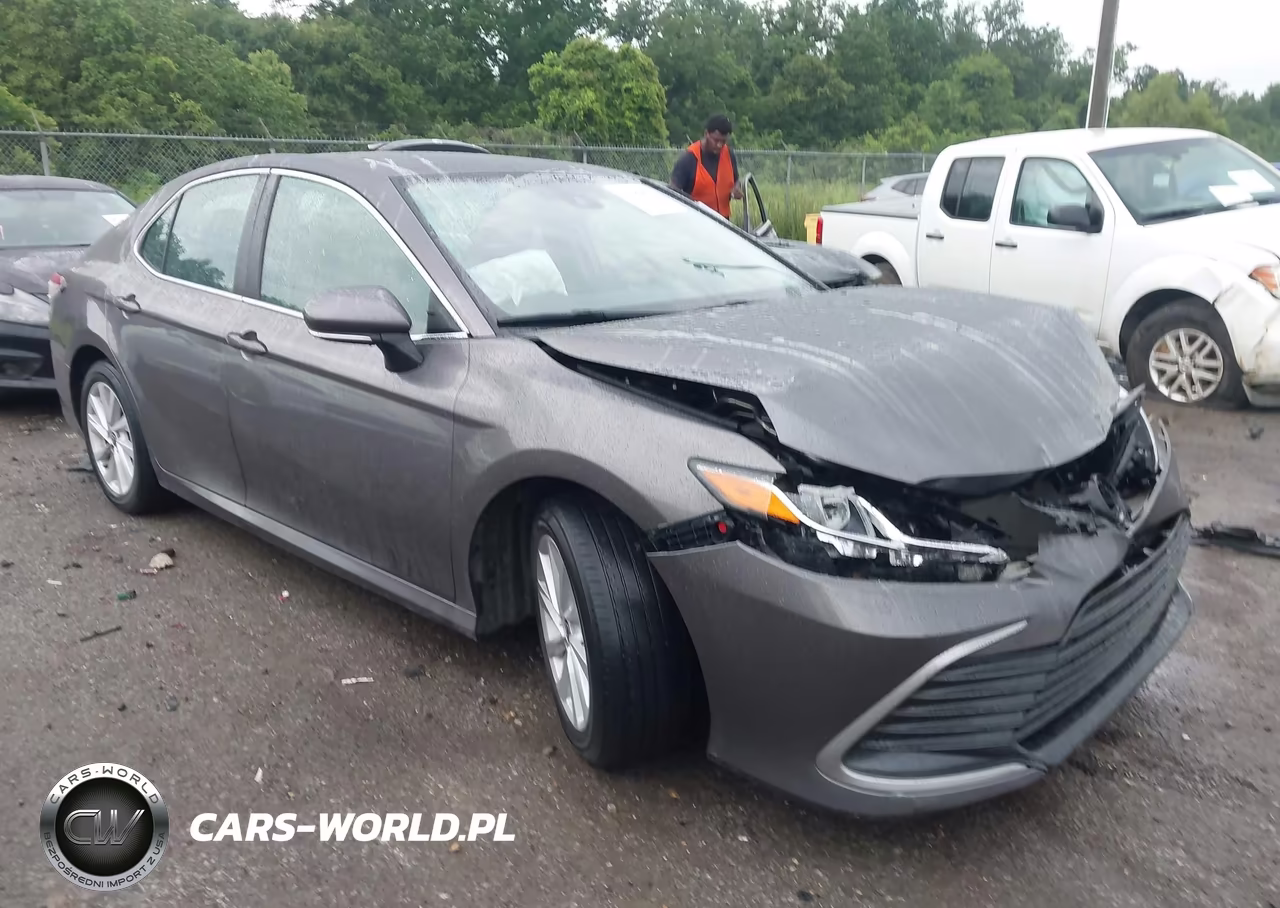 2023 Toyota Camry Le – zdjęcie 1 z 16