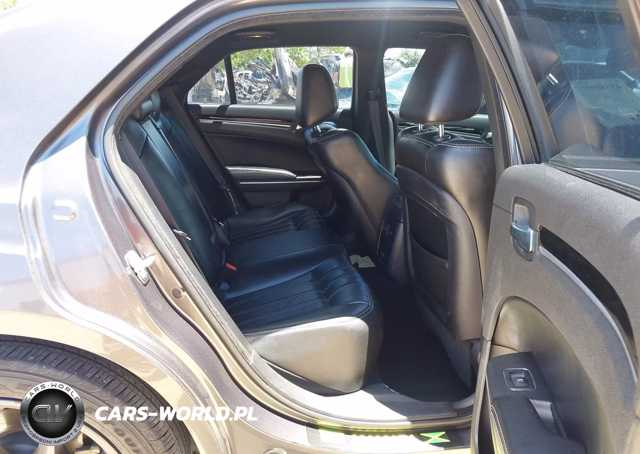 2021 Chrysler 300 300S VIN:2C3CCABG4MH520065 - 8