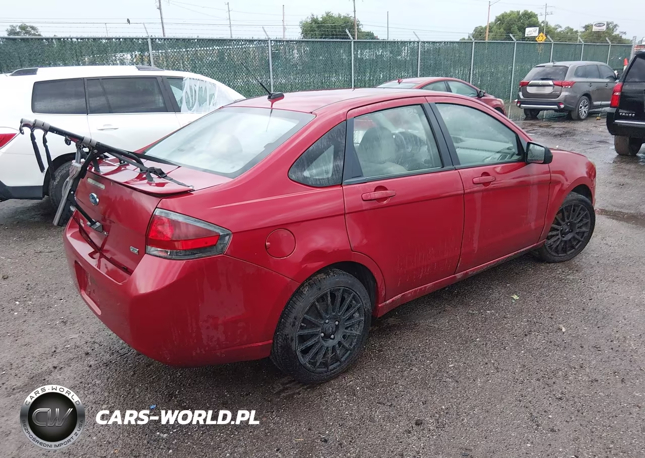 2010 Ford Focus Ses VIN:1FAHP3GN2AW170687 - 4