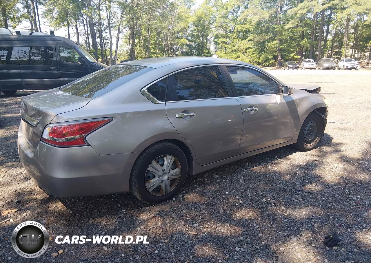 2015 Nissan Altima 2.5 VIN:1N4AL3AP4FC126559 - 4