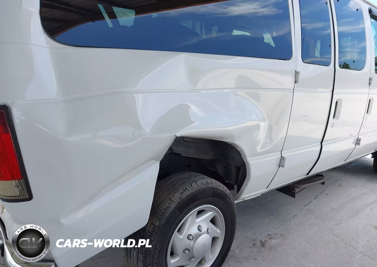 2011 Ford E-350 Super Duty Xlt VIN:1FBNE3BL7BDA52869 - 17