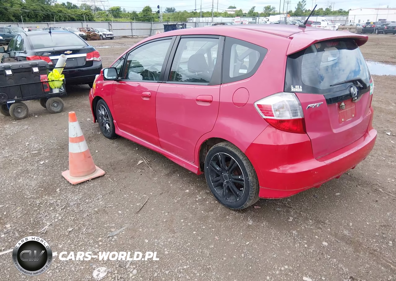 2009 Honda Fit Sport VIN:JHMGE884X9S050846 - 3