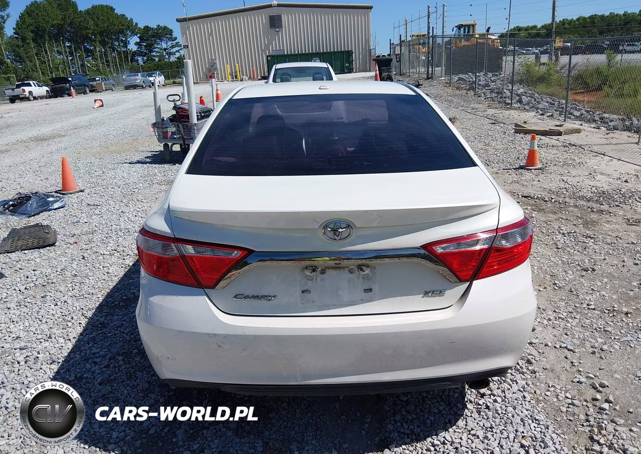 2015 Toyota Camry Xse VIN:4T1BF1FKXFU491857 - 16
