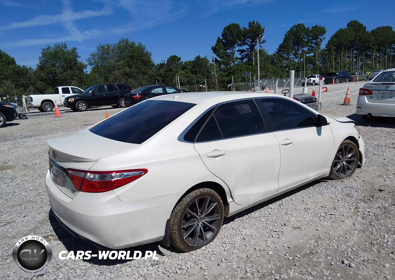 2015 Toyota Camry Xse VIN:4T1BF1FKXFU491857 - 4