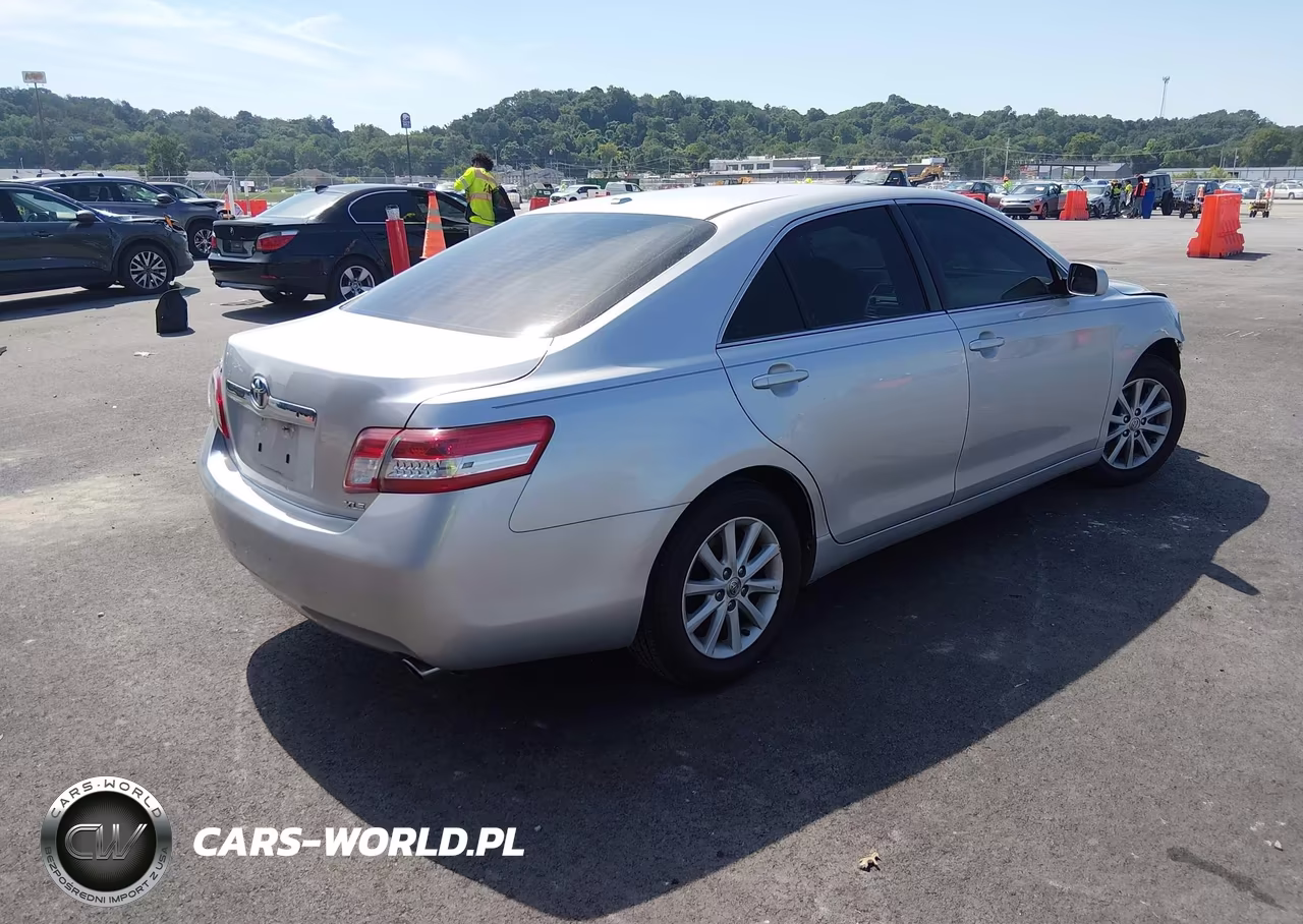 2011 Toyota Camry Xle VIN:4T4BF3EK1BR117280 - 4
