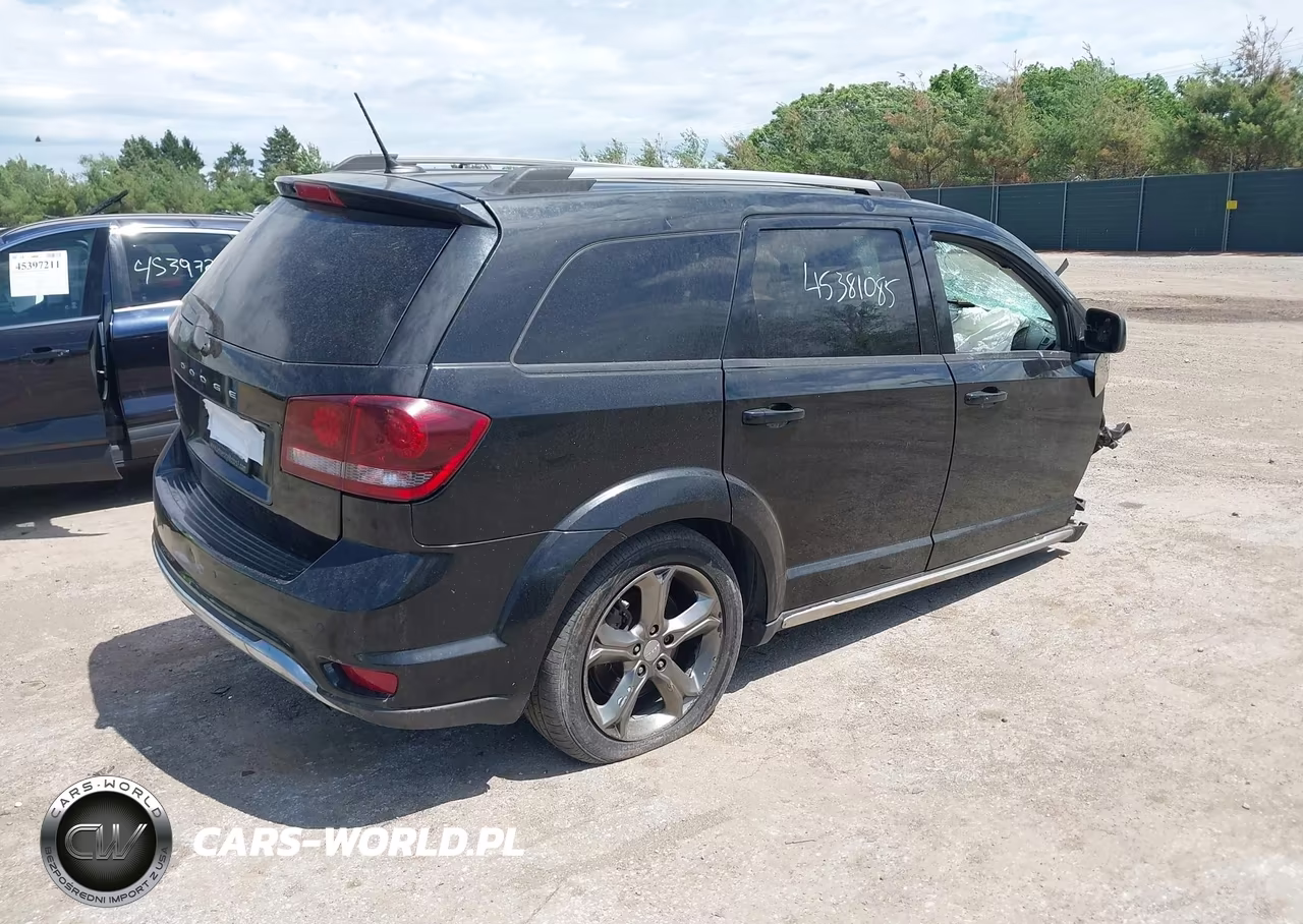 2017 Dodge Journey Crossroad Plus VIN:3C4PDCGBXHT582795 - 4
