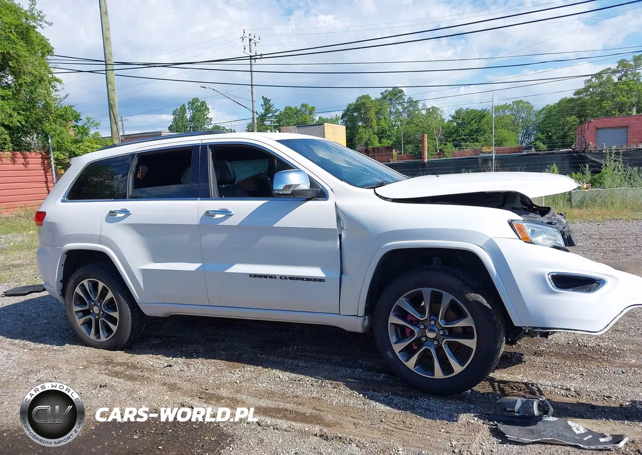 2018 Jeep Grand Cherokee Overland 4X2 VIN:1C4RJECG6JC301429 - 13
