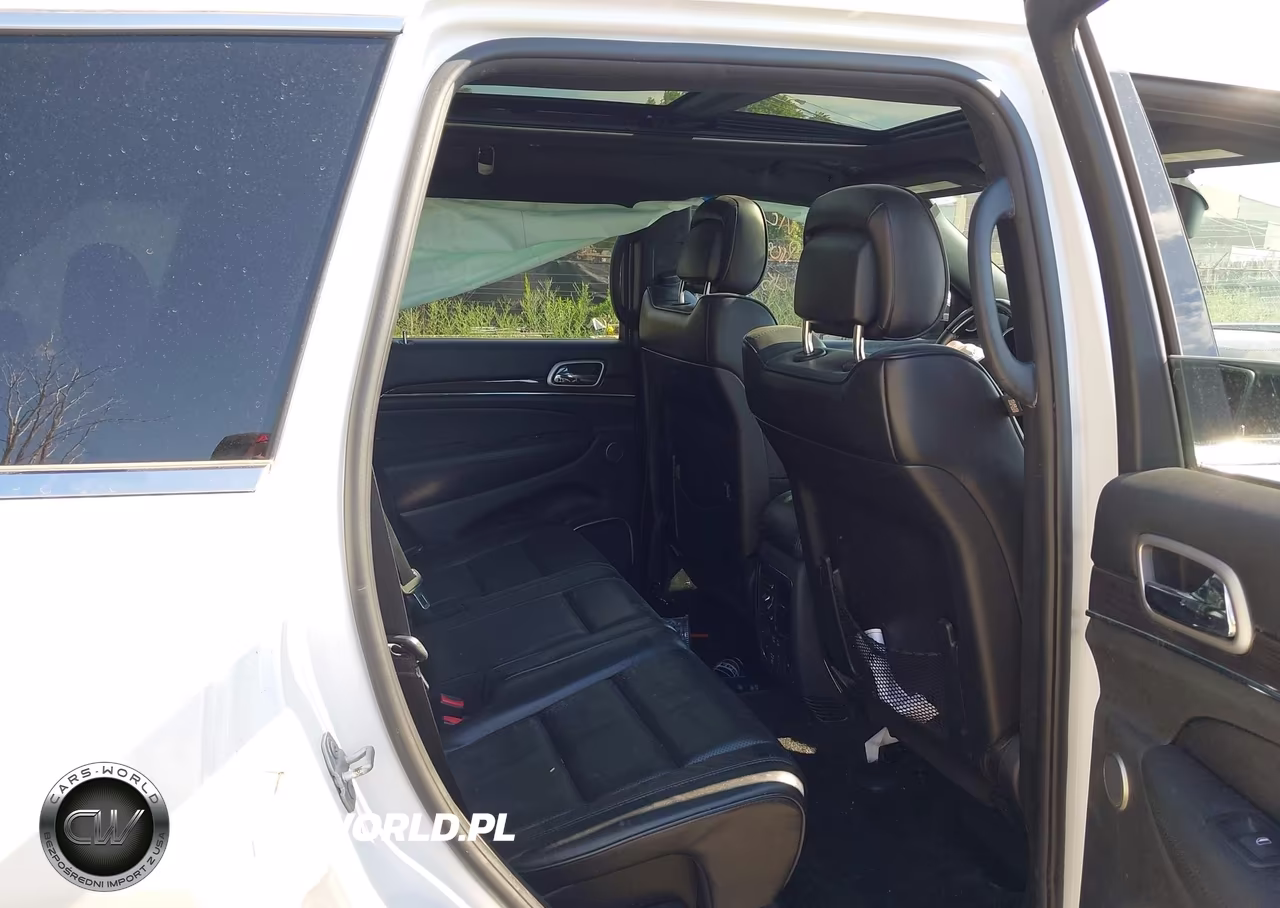 2018 Jeep Grand Cherokee Overland 4X2 VIN:1C4RJECG6JC301429 - 8