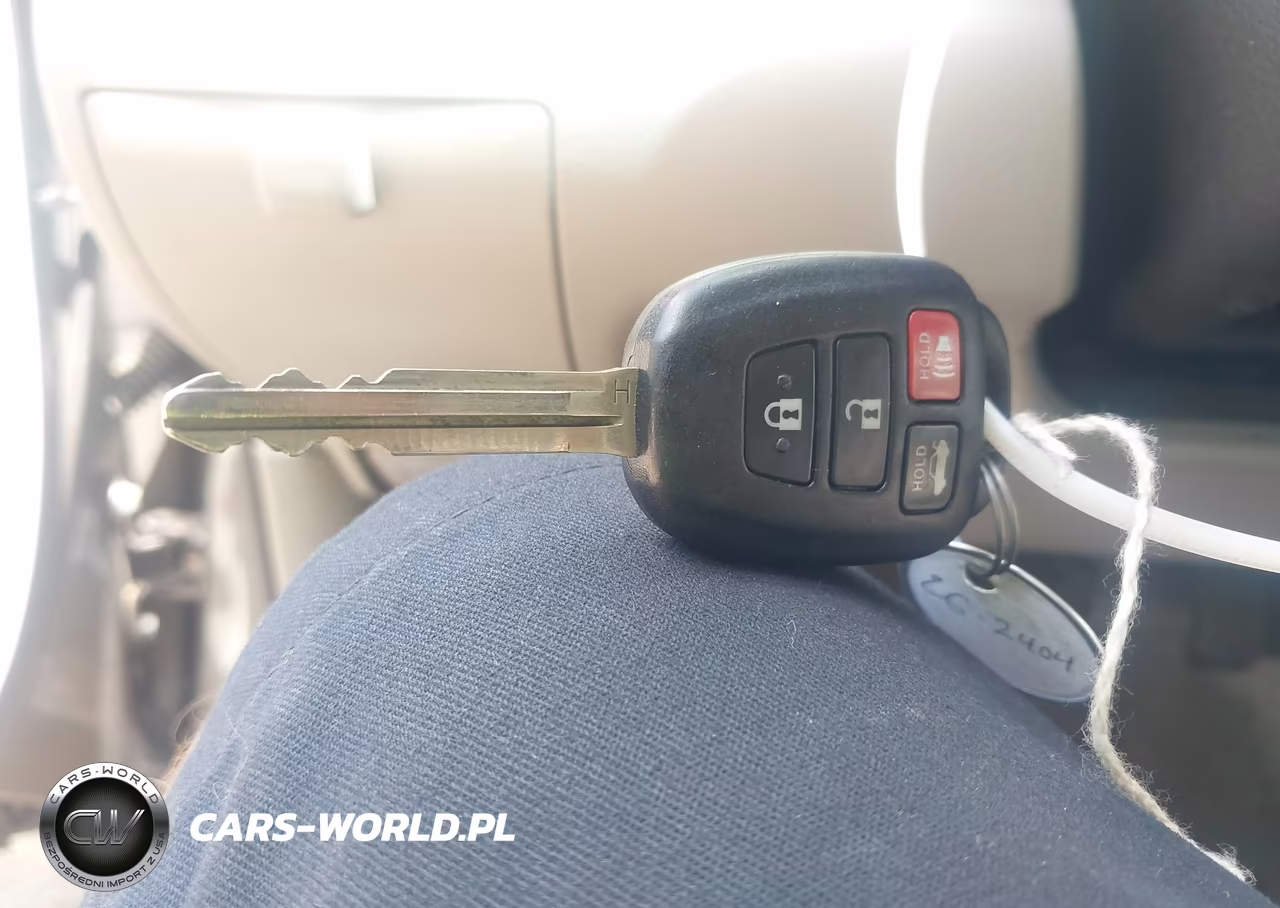 2016 Toyota Camry Le VIN:4T1BF1FKXGU567692 - 11